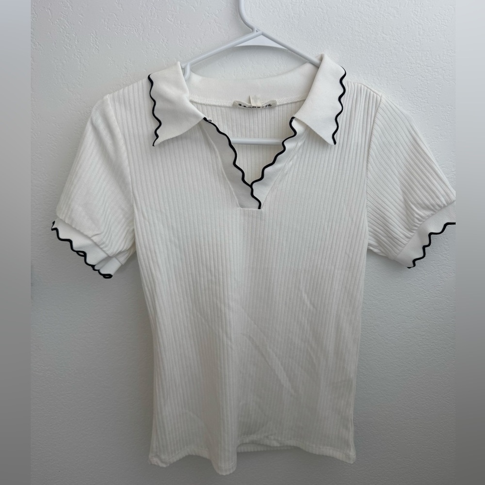 Ribbed squiggly collared top with black trim - Picture 5 of 5